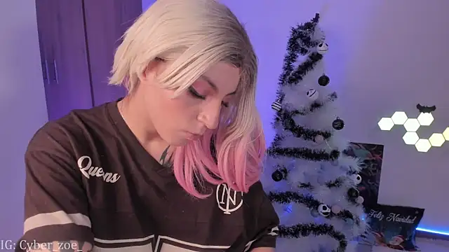 Snapshot of cyberzoe chatting on 12-01-25, 07:52 cyberzoe online show from 12-01-25, 07:52