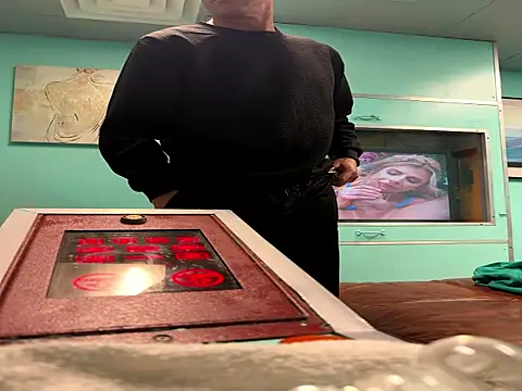 Snapshot of wheresando1 chatting on 11-15-25, 05:16 wheresando1 online show from 11-15-25, 05:16