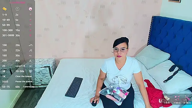 hotlatinateacher online show from 02-18-25, 07:19