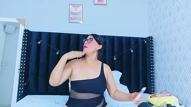 hotlatinateacher online show from 10-23-25, 06:50