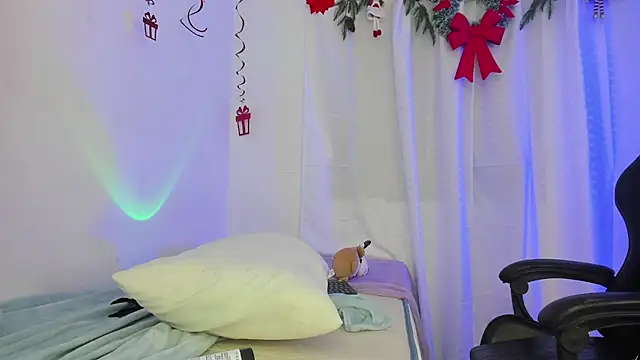 Snapshot of Lia_Petite1 chatting on 01-09-25, 02:01 Lia Petite1 online show from 01-09-25, 02:01