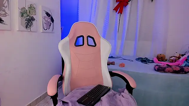 Snapshot of Lia_Petite1 chatting on 03-07-25, 05:51 Lia Petite1 online show from 03-07-25, 05:51