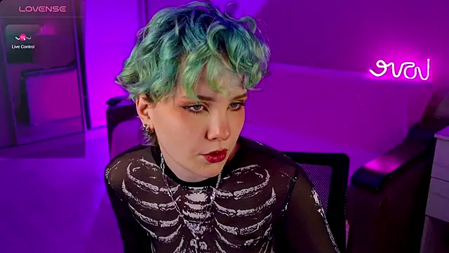 School Love online show from 01-04-25, 04:11