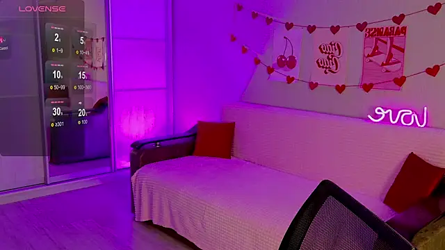 School Love online show from 03-19-25, 01:07