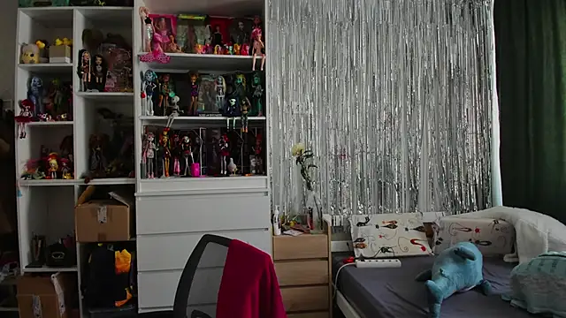 School Love online show from 03-30-26, 07:09