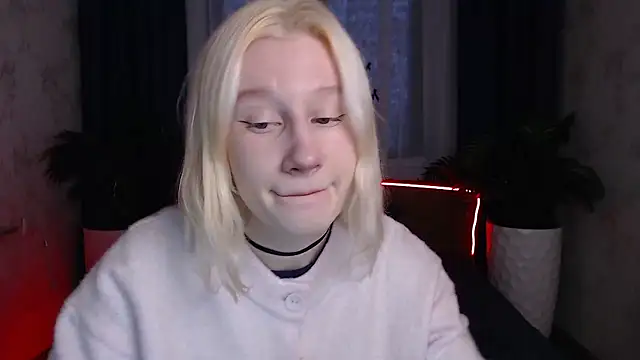 Snapshot of EnigmaSee chatting on 01-10-26, 09:00 EnigmaSee online show from 01-10-26, 09:00