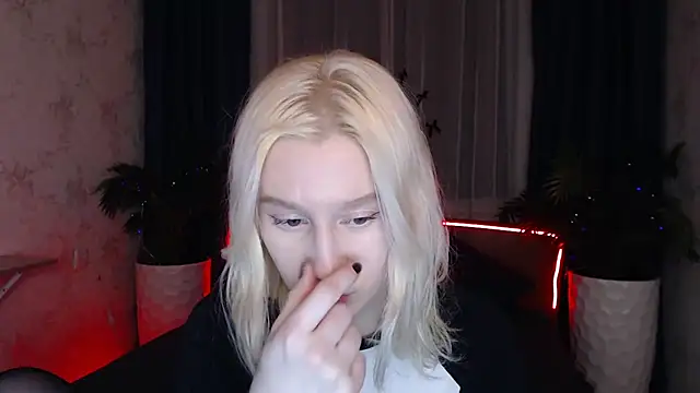 Snapshot of EnigmaSee chatting on 02-01-26, 09:13 EnigmaSee online show from 02-01-26, 09:13