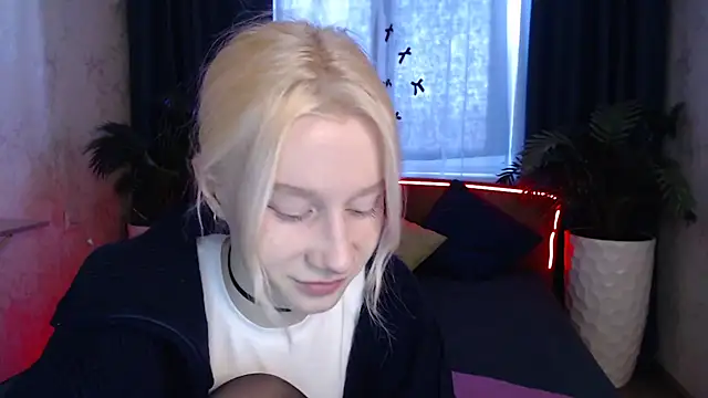 Snapshot of EnigmaSee chatting on 02-03-26, 09:14 EnigmaSee online show from 02-03-26, 09:14