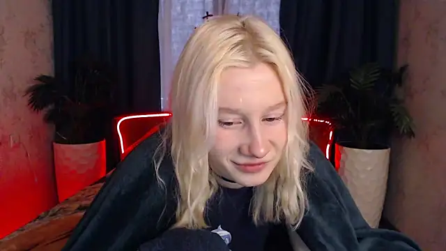 Snapshot of EnigmaSee chatting on 02-08-26, 02:15 EnigmaSee online show from 02-08-26, 02:15