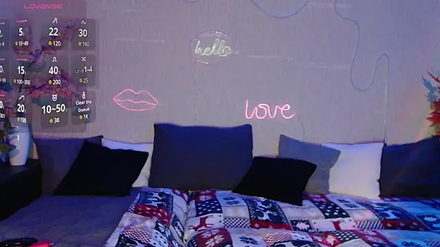 Fluffy Tiffy online show from 01-18-25, 02:03