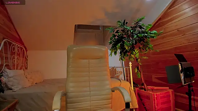 AdalynGlows online show from 04-11-26, 11:03