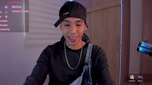 Snapshot of aldrinwhite chatting on 01-22-25, 02:56 aldrinwhite online show from 01-22-25, 02:56