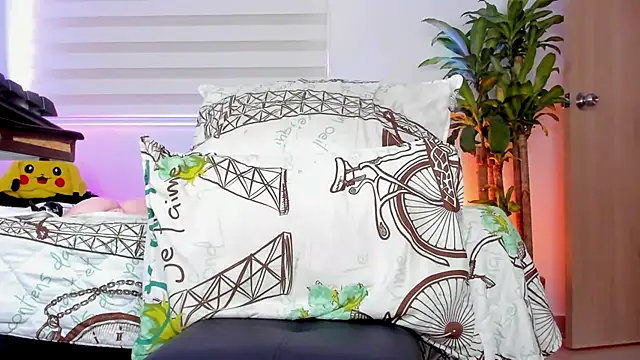 Snapshot of aldrinwhite chatting on 10-14-25, 05:14 aldrinwhite online show from 10-14-25, 05:14