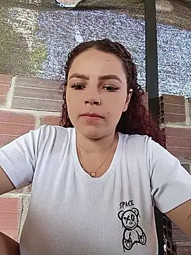 Snapshot of Mommy-Hot chatting on 07-18-26, 01:37 Mommy-Hot online show from 07-18-26, 01:37