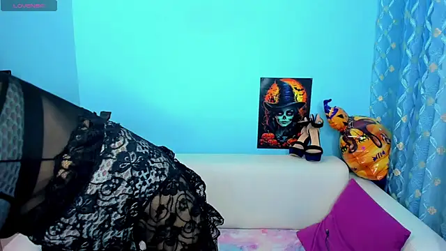 Snapshot of LindaaLu chatting on 11-12-25, 02:12 LindaaLu online show from 11-12-25, 02:12