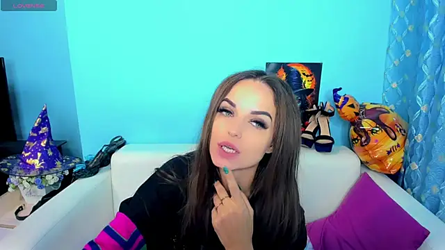 Snapshot of LindaaLu chatting on 11-13-25, 03:05 LindaaLu online show from 11-13-25, 03:05