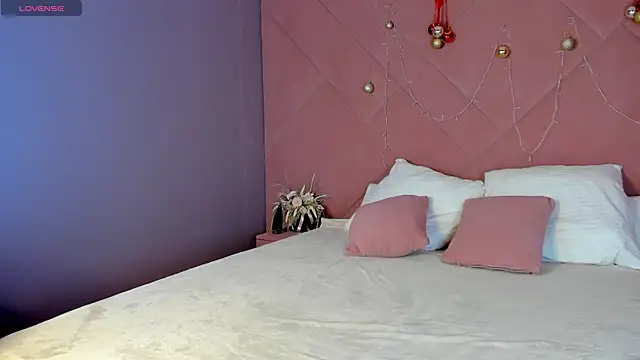 Snapshot of Anna_Robinson chatting on 12-30-24, 01:04 Anna Robinson online show from 12-30-24, 01:04