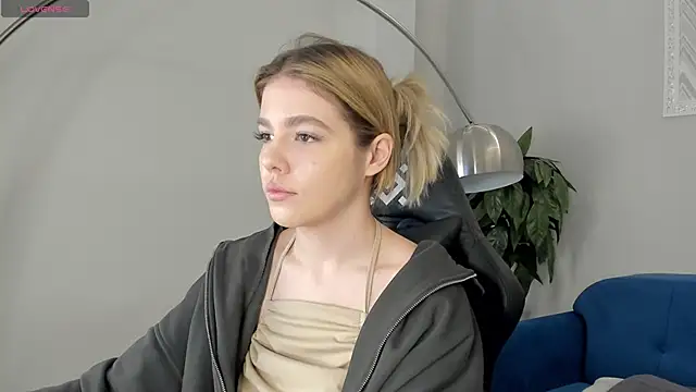 Snapshot of Anna_Robinson chatting on 01-06-25, 01:09 Anna Robinson online show from 01-06-25, 01:09