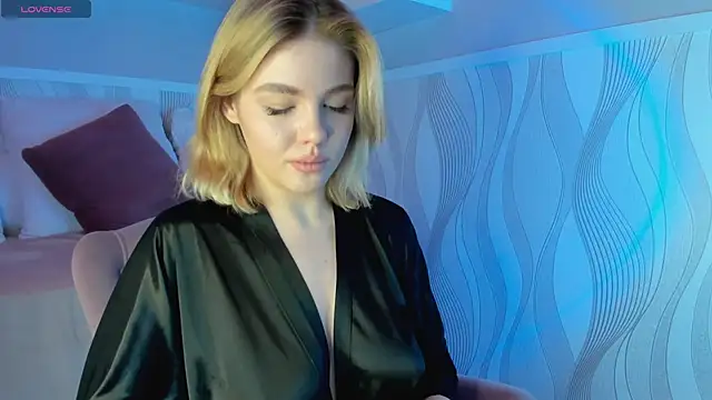 Snapshot of Anna_Robinson chatting on 03-10-25, 01:12 Anna Robinson online show from 03-10-25, 01:12