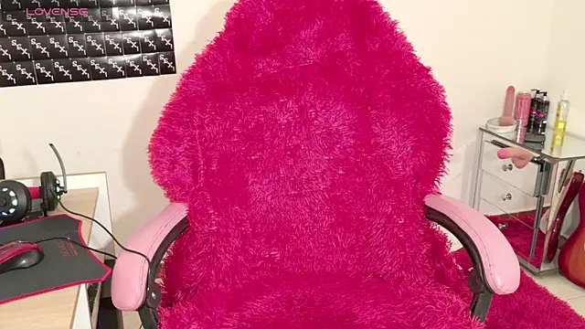 Snapshot of RoxaneEvans_ chatting on 10-24-25, 06:26 RoxaneEvans online show from 10-24-25, 06:26