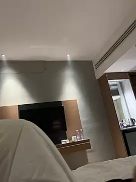 AHL756 online show from 10-26-25, 01:28