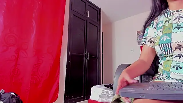 Snapshot of DakotaHoland chatting on 03-02-25, 07:12 DakotaHoland online show from 03-02-25, 07:12