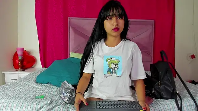 Snapshot of DakotaHoland chatting on 03-12-25, 04:30 DakotaHoland online show from 03-12-25, 04:30