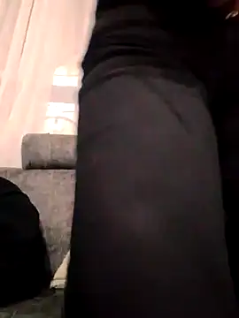 Snapshot of DakotaHoland chatting on 11-07-25, 04:01 DakotaHoland online show from 11-07-25, 04:01