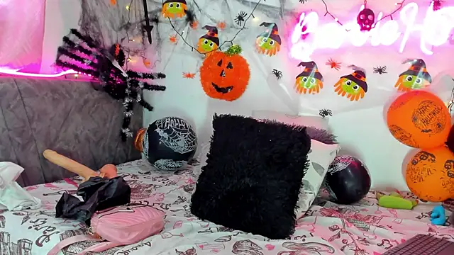 BarbieHotLaura online show from 10-18-25, 06:41