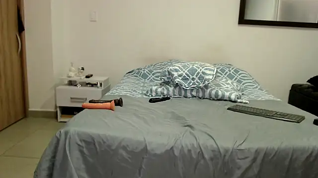 AnnieRoss69 online show from 10-04-25, 09:02