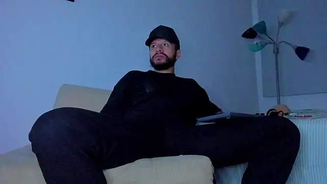 Snapshot of ToonyDee chatting on 03-22-25, 04:35 ToonyDee online show from 03-22-25, 04:35