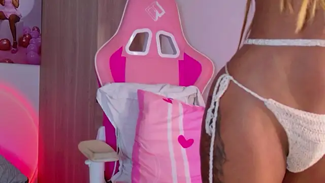 Snapshot of Susanamendezz chatting on 03-04-26, 04:24 Susanamendezz online show from 03-04-26, 04:24