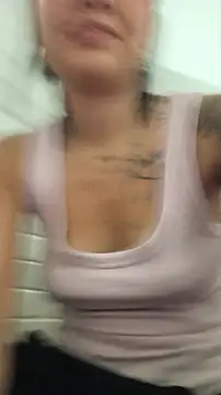 Snapshot of LorenRosse chatting on 04-25-26, 11:02 LorenRosse online show from 04-25-26, 11:02