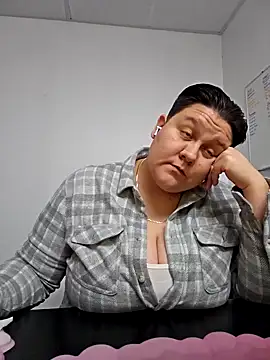 Snapshot of DevilDahm chatting on 12-10-24, 10:37 DevilDahm online show from 12-10-24, 10:37