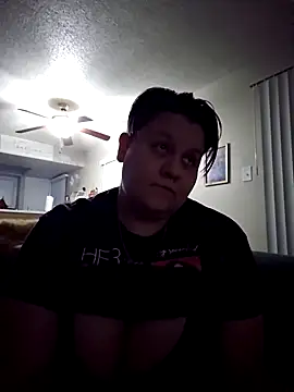 Snapshot of DevilDahm chatting on 12-12-24, 08:14 DevilDahm online show from 12-12-24, 08:14