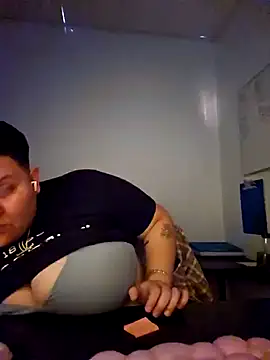 Snapshot of DevilDahm chatting on 01-02-25, 08:35 DevilDahm online show from 01-02-25, 08:35