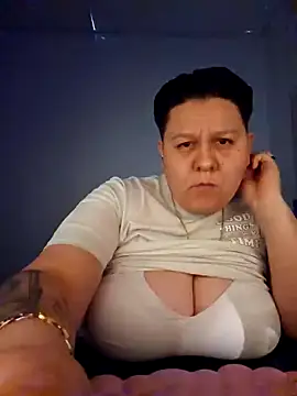 Snapshot of DevilDahm chatting on 02-06-25, 08:34 DevilDahm online show from 02-06-25, 08:34