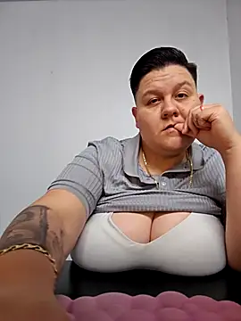 Snapshot of DevilDahm chatting on 02-18-25, 11:52 DevilDahm online show from 02-18-25, 11:52