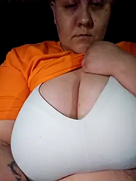 Snapshot of DevilDahm chatting on 02-21-25, 01:33 DevilDahm online show from 02-21-25, 01:33