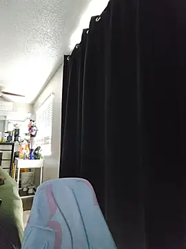 Snapshot of DevilDahm chatting on 10-28-25, 08:33 DevilDahm online show from 10-28-25, 08:33