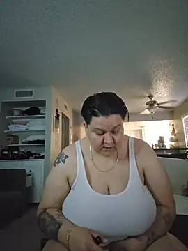 Snapshot of DevilDahm chatting on 12-16-25, 11:32 DevilDahm online show from 12-16-25, 11:32