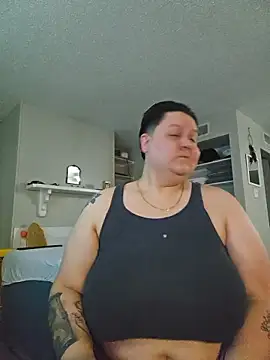 Snapshot of DevilDahm chatting on 01-10-26, 12:12 DevilDahm online show from 01-10-26, 12:12