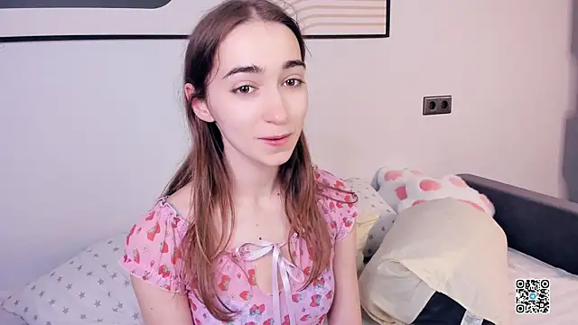 PollyBeev online show from 09-18-25, 07:32