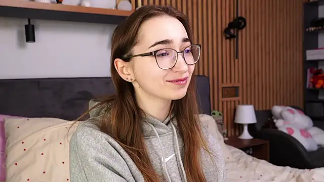 Snapshot of PollyBeev chatting on 04-06-26, 12:06 PollyBeev online show from 04-06-26, 12:06