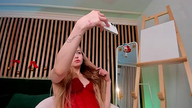 MiaMews online show from 12-31-24, 11:20