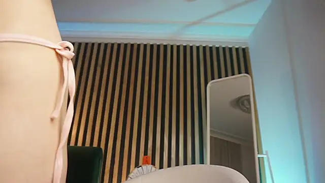 MiaMews online show from 02-18-25, 07:19