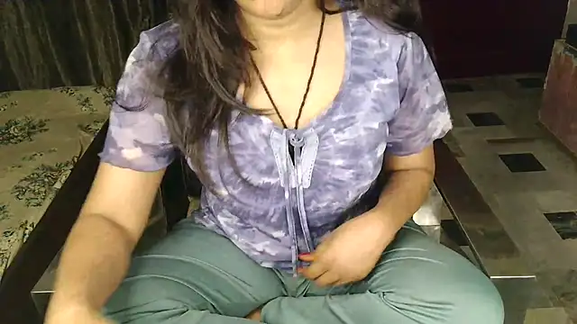 aarushi sharmaa online show from 11-16-25, 02:55