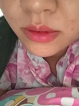 Snapshot of girldam95 chatting on 12-15-25, 04:39 girldam95 online show from 12-15-25, 04:39