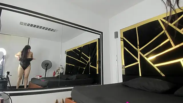 Snapshot of Giorgina_Simons chatting on 12-11-24, 12:34 Giorgina Simons online show from 12-11-24, 12:34