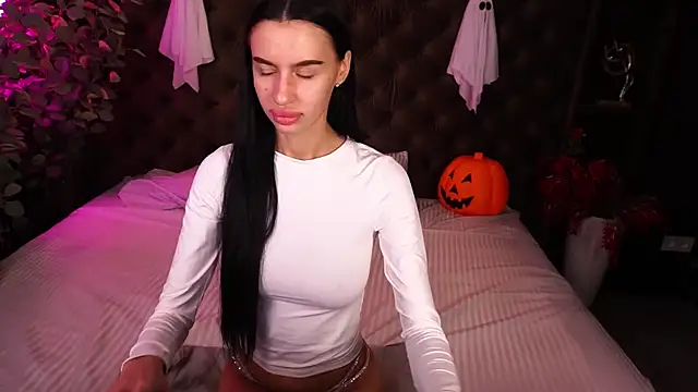 Snow WhiteeeX online show from 10-31-25, 06:47